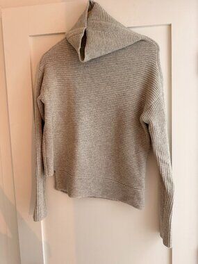 Aritzia Grey Wool Cashmere Blend Sweater, Size: S
